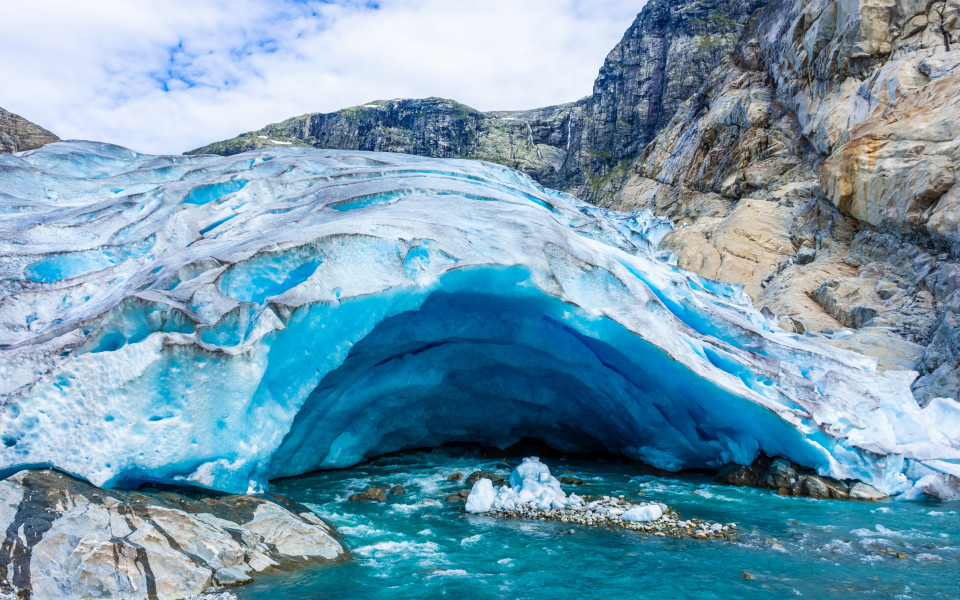 Der Nigardsbreen-Gletscher, ein wundersch&ouml;ner blauer Schmelzgletscher im Jostedalen-Nationalpark, Norwegen
